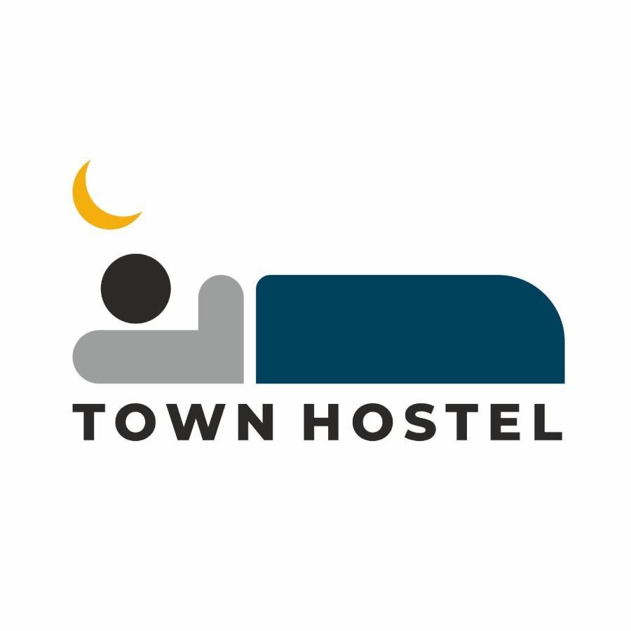 Town Hostel Pejë Esterno foto